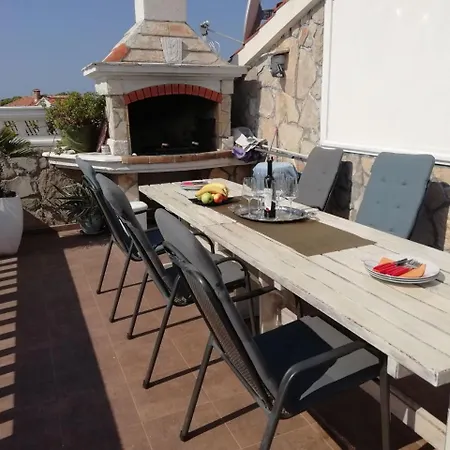 Marija - 20m From The Sea Sućuraj